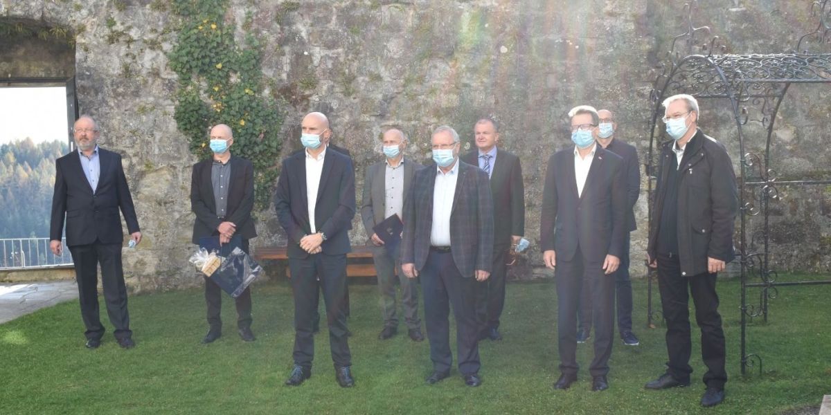 V Ilirski Bistrici podpisali pogodbi za izgradnjo dveh sklopov povezovalnega vodovoda Ilirska Bistrica – Rodik