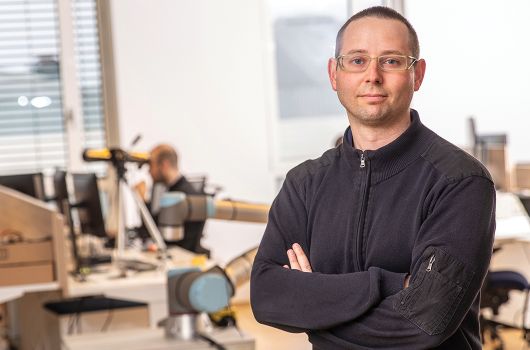 Jure, razvijalec avtonomnih industrijskih robotov