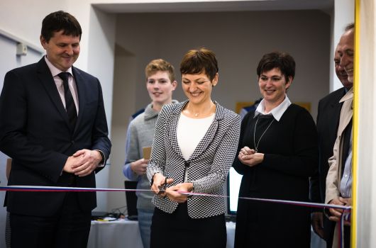 Kolektor idrijski Gimnaziji Jurija Vege doniral novo sodobno strojno delavnico