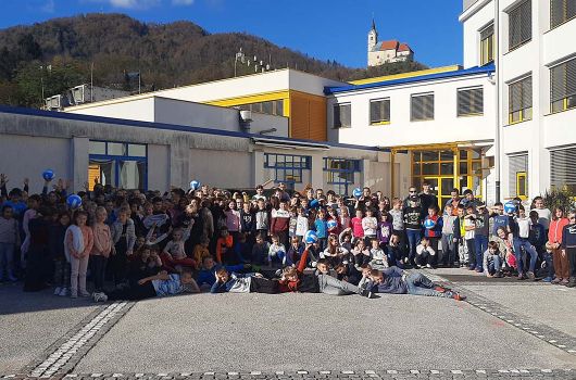Osnovni šoli Idrija smo donirali žoge