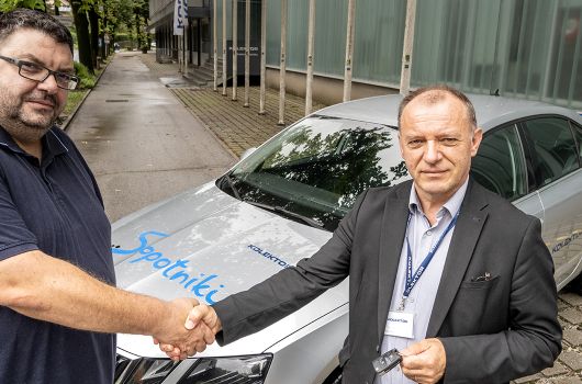 Pomagamo starejšim: Donirali smo avtomobil za Sopotnike